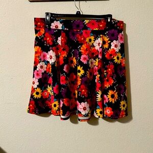 Torrid Size 2 Floral skirt with pockets.